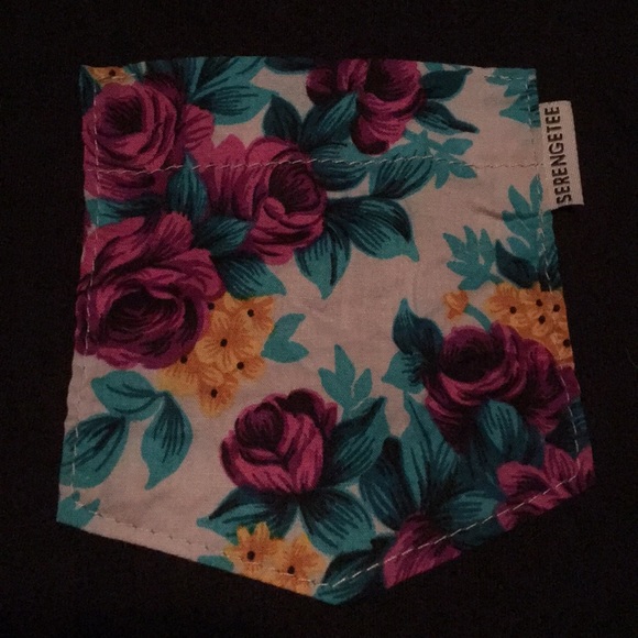 Serengetee Crop Top - Picture 4 of 4